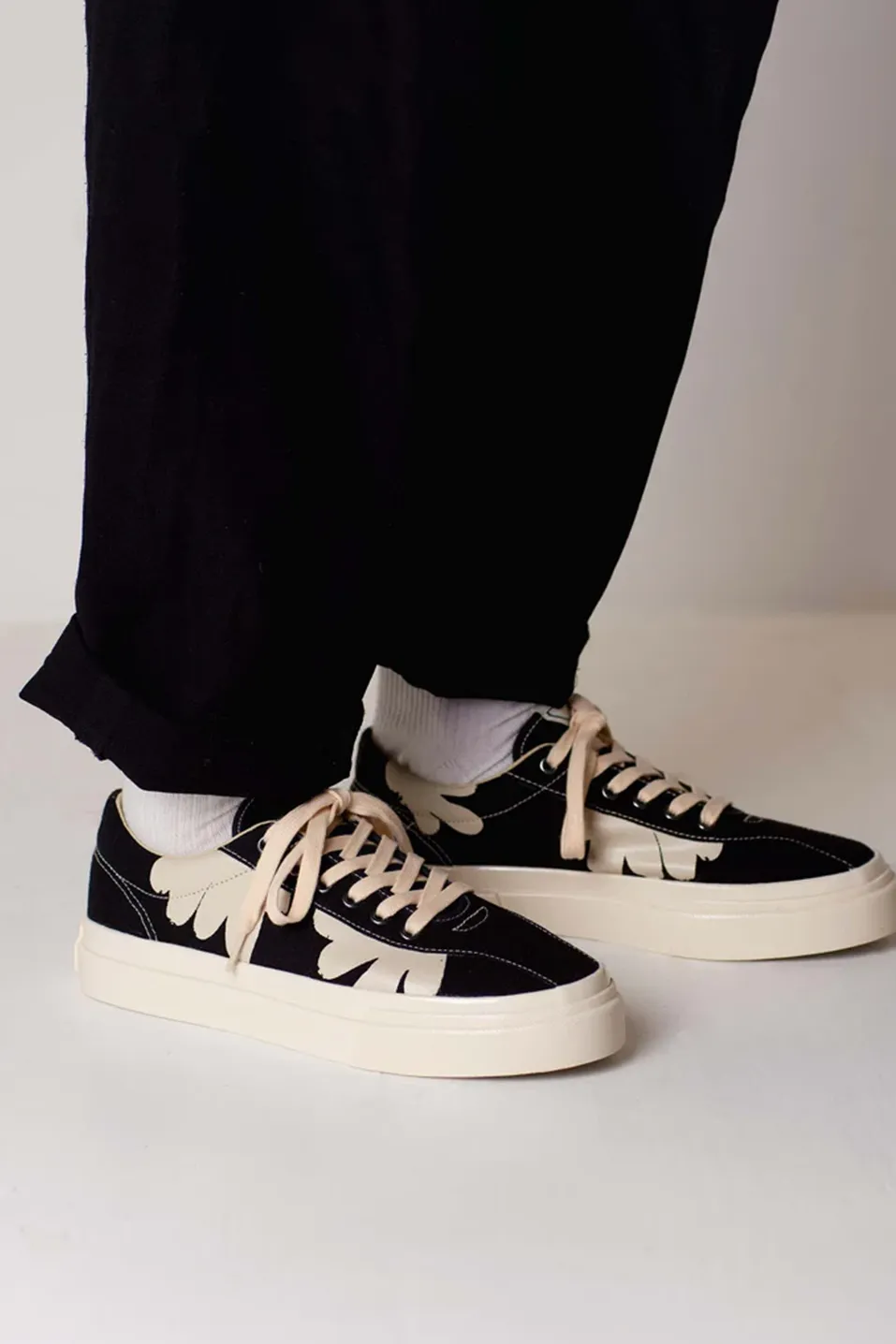 Dellow Shroom Hands - Black / White
